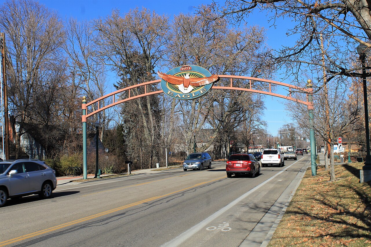 Eagle street arch with an eagle emblem above the roadway in Eagle, Idaho